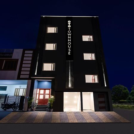 Hotel Townhouse The Awadh Airport Near Chaudhary Charan Singh International Airport Bijnaur Zewnętrze zdjęcie