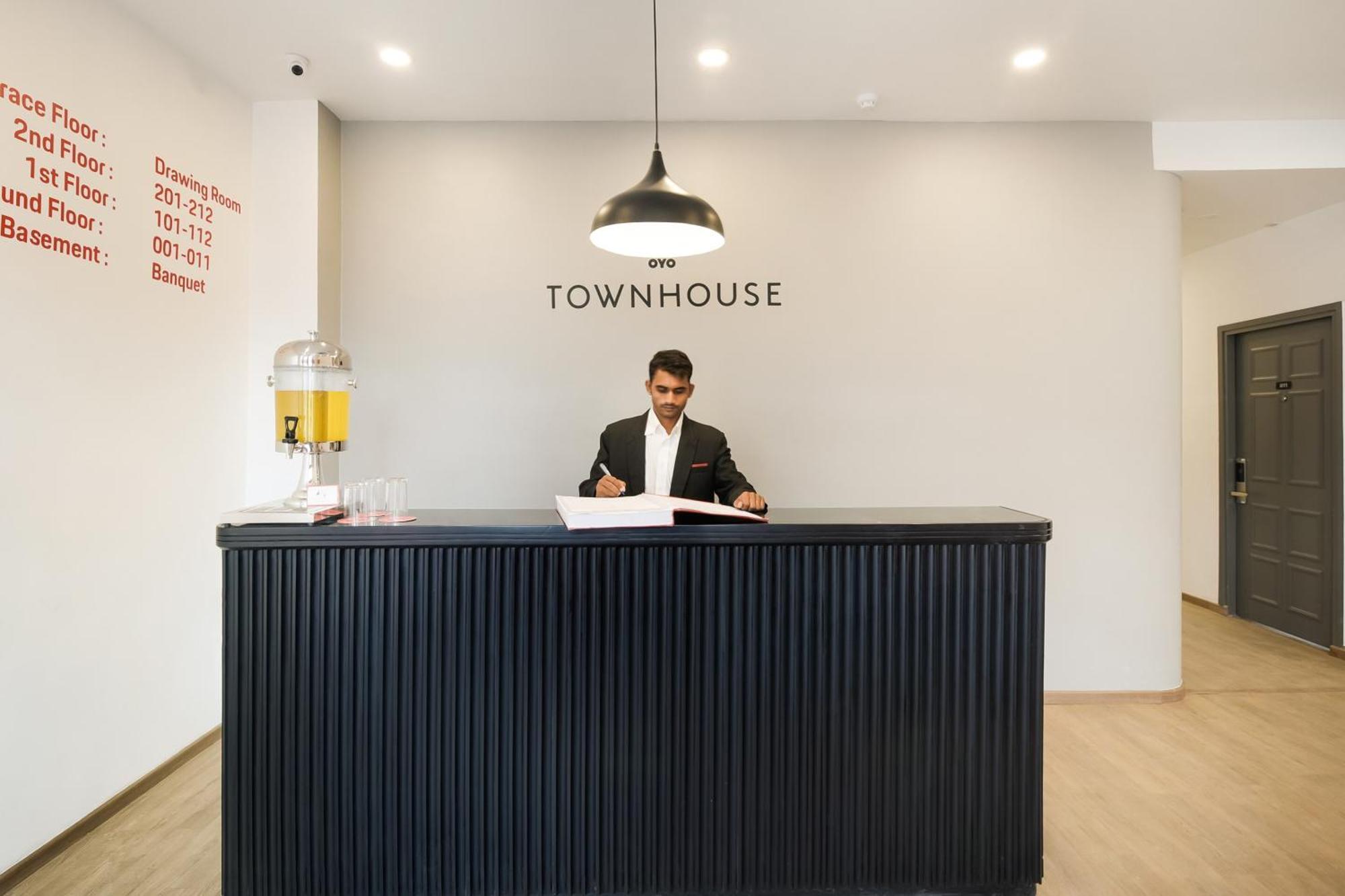 Hotel Townhouse The Awadh Airport Near Chaudhary Charan Singh International Airport Bijnaur Zewnętrze zdjęcie